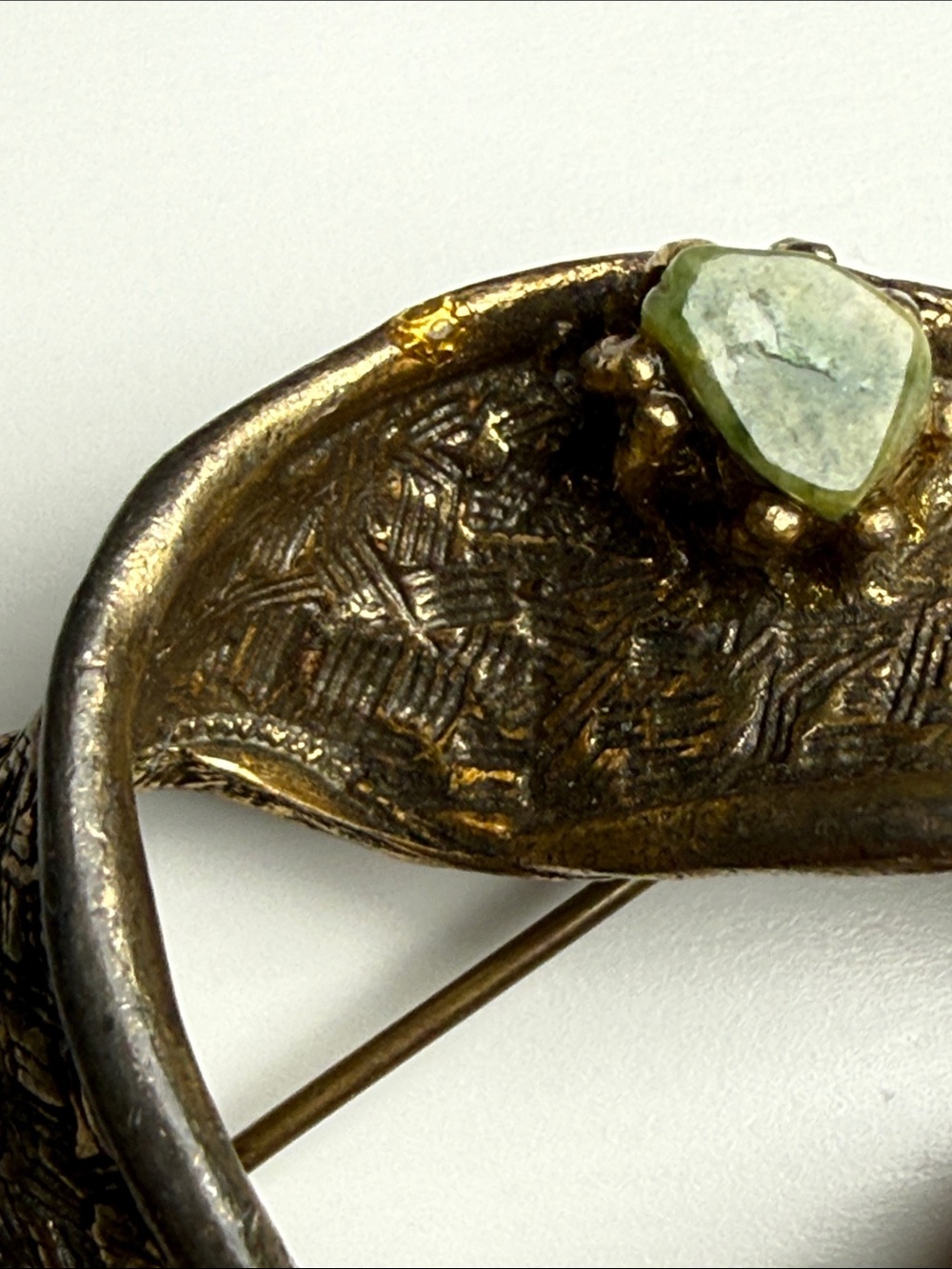 Vintage brutalist Green Stone Circle Brooch MCM nugget pin - Picture 7 of 14
